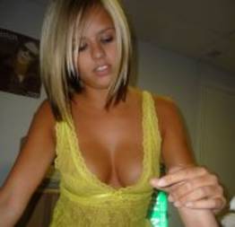 Loirinha tesuda chupando com vontade