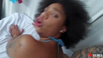 Suruba com a negra novinha sem camisinha aniaty